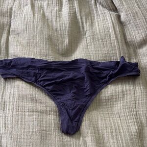 Lululemon thong size L